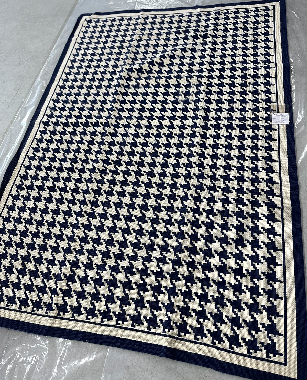Houndstooth - Navy & White - 5'11x8'6