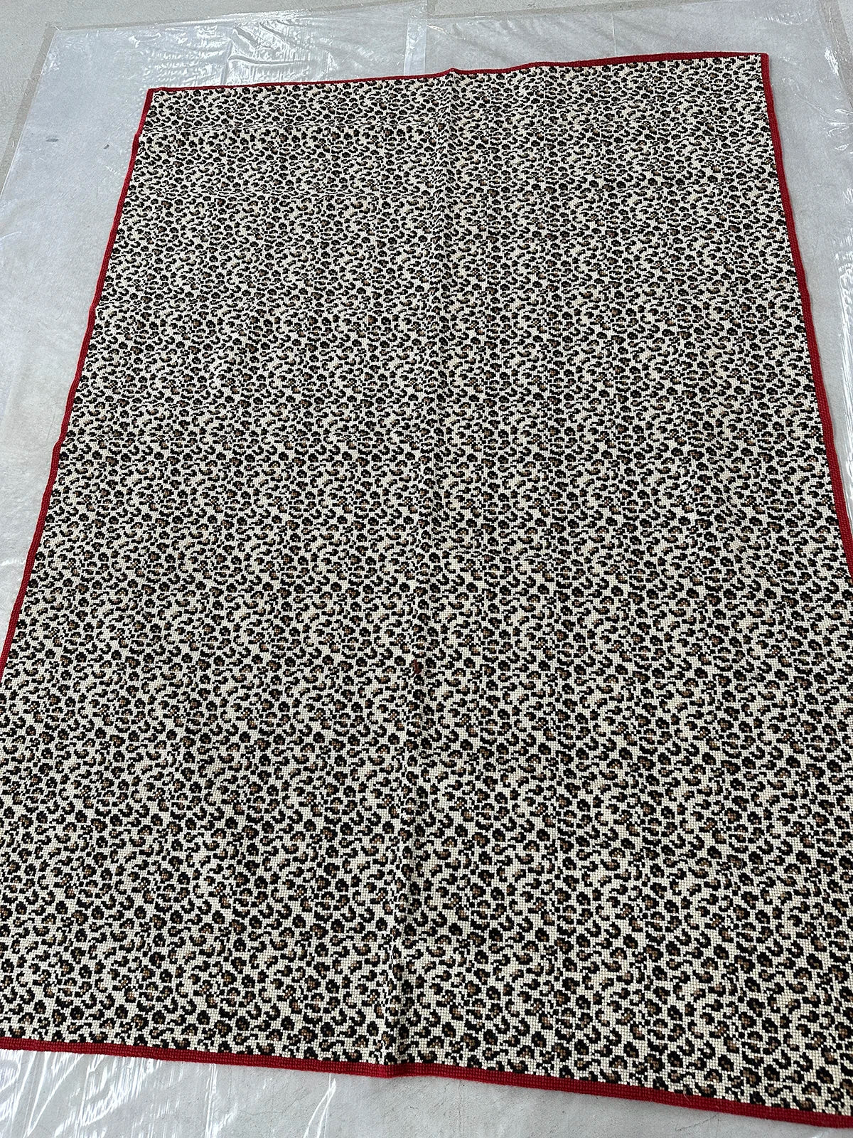Cheetah - Red Trim - 6'1x8'3