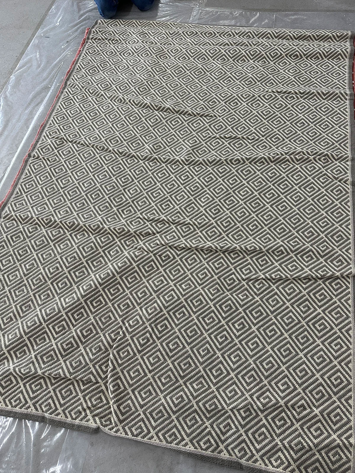 Greek Fret - Gray - 6x9